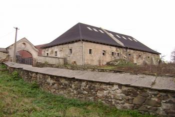hospodářský dvůr - nová tvrz (© Daniel Šmidrkal, 11/2009)