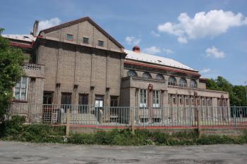 Sokolovna od jihu ( © Ivan Grisa 05/2011)