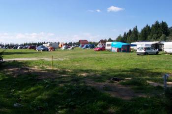 Suchý - pohled na kemp u rybníka (© Ivo Rozehnal, 09/2010)