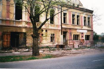 Bývalý hostinec  nedaleko kostela (© Prudký Martin, 05/1996)