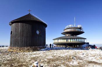 Kaple a Polská bouda na Sněžce. ( © Radovan Smokoň 10/2011)