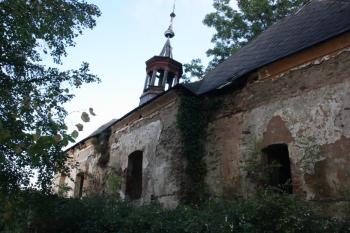 Kostel od jihovýchodu ( © Ivan Grisa 10/2011)