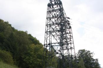 Bránový sloup vedení z elektrárny směrem na sever a západ ( © Ivan Grisa 09/2010)