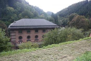 Transformovna od přívodního kanálu ( © Ivan Grisa 09/2010)