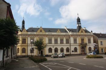 Radnice od severu (z náměstí) ( © Ivan Grisa 09/2010)