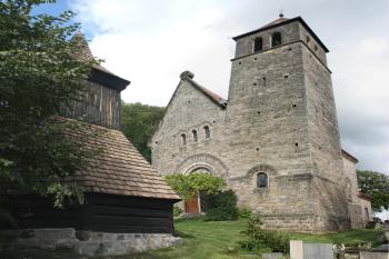 Zvonice a kostel od jihozápadu ( © Ivan Grisa 09/2010)