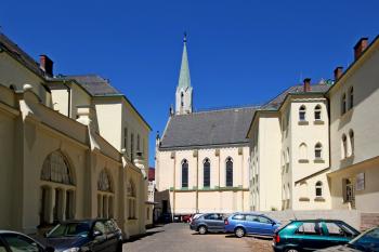 nádvoří od východu (© Pavel Zany Komárek, 24. 6. 2019)