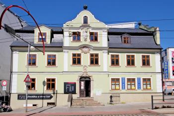 hlavní průčelí (© Pavel Zany Komárek, 24. 6. 2019)