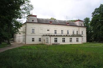 Pohled z parku ( © Roman Řezáč 07/2004)