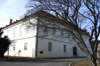 Zámek z jižní strany ( © Pavel Vítek 03/2006)