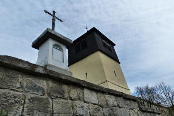 Merboltice - Středověká zvonice, V prosinci roku 2003 byl ze sbírky zakoupen zvon Kateřina (© František Kinař, 04/2015)