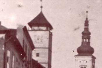 Podoba radnice r. 1880 ( © Pernak, cs.wikipedia.org 2007)