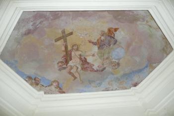 Stropní freska s námětem Nejsvětější trojice (© David Hamza, 09/2010)
