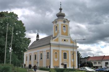 Kostel Narození sv. Jana Křtitele ve Slušovicích ( © Pavel Vítek 8/2010)
