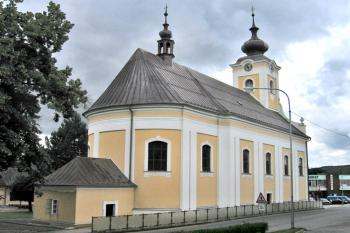 Kostel Narození sv. Jana Křtitele ve Slušovicích ( © Pavel Vítek 8/2010)