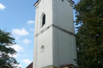 pohled ze strany odstraněné lodě kostela (© David Hamza, 10/2010)