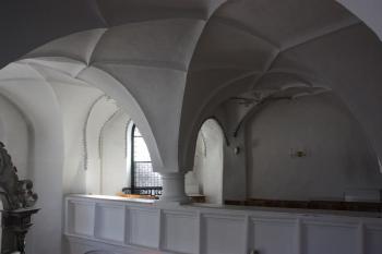 Východní část jižní empory se zachovalou výmalbou ( © Ivan Grisa 10/2010)