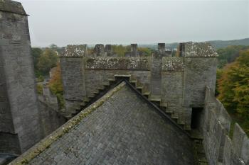 Výhled ze severovýchodní věže na severozápadní věž (© Jan Ptáček, 10/2010)