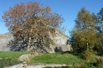 jihovýchodní nároží hradu (© Jan Ptáček, 10/2010)