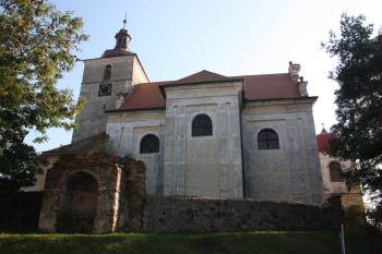 Kostel od severu ( © Ivan Grisa 10/2010)