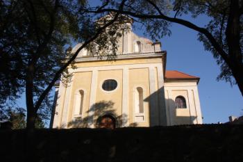 Kostel od západu ( © Ivan Grisa 10/2010)