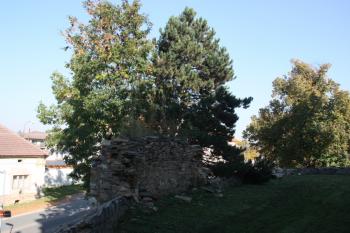 Výklenková kaple v severní části hřbitova: pohled od jihu ( © Ivan Grisa 10/2010)