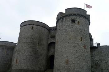 Vstupní brána z ulice Castle St. (© Jan Ptáček, 10/2010)