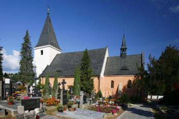 Kostel od jihu ( © Filip Matoušek 9/2010)