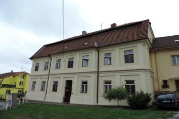 nádvorní průčelí vrchnostenského zámečku ( © Jan P. Štěpánek 06/2015)