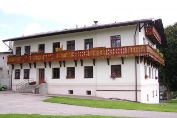 západní fasáda zámku obrácená k hradu (© Jan P. Štěpánek 08/2006)