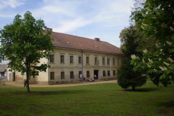 zámecká budova (© Ludmila Paščenková, 5/2010)