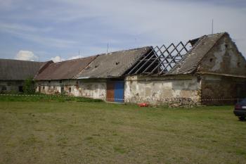 hospodářský dvůr (© Ludmila Paščenková, 5/2010)