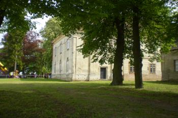 vchod do bývalé kaple (© Ludmila Paščenková, 5/2010)