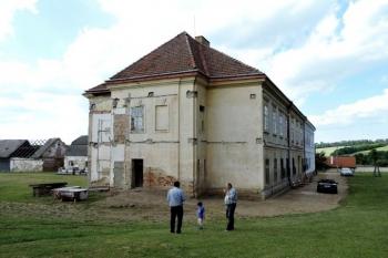 jižní průčelí zámku (© Jan P. Štěpánek 06/2014)