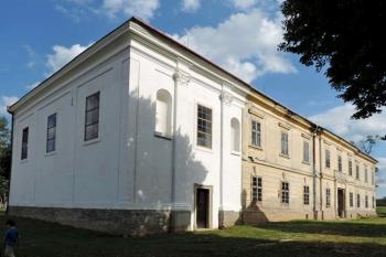 zámek s kaplí od severozápadu (© Jan P. Štěpánek 06/2014)