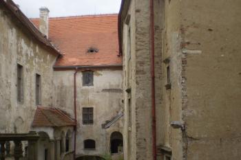 nádvoří z arkád (© Ludmila Paščenková, 7/2010)