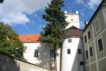propojení starší /vpravo/ a novější / vlevo/ části (© D Dohňanský, 09/2015)