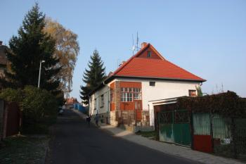 Trojdům na severní straně Kollárovy ulice ( © Ivan Grisa 10/2010)