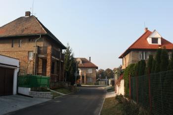 Ulice Boženy Němcové od východu ( © Ivan Grisa 10/2010)