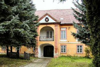 vstupní (východní průčelí) ( © Pavel Zany Komárek 27/10/2002)