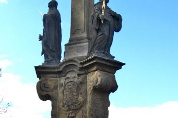 Mariánský sloup – sousoší Panny Marie Bolestné v Kralupech nad Vltavou ( © Pavel Vítek 10/2010)