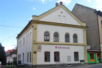 Bývalá synagoga v Kralupech nad Vltavou ( © Pavel Vítek 10/2010)