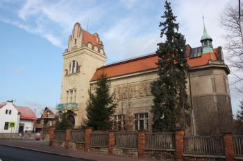 Musejní budova od jihozápadu ( © Ivan Grisa 02/2011)