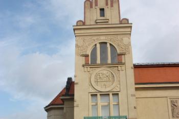 Věž od západu ( © Ivan Grisa 02/2011)
