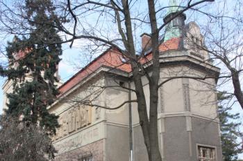 Hlavní křídlo od jihu ( © Ivan Grisa 02/2011)