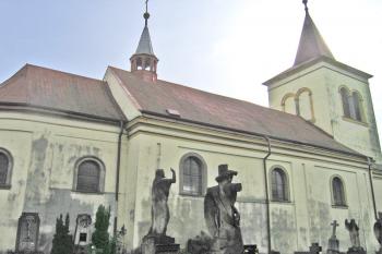 Kostel Nalezení sv. Kříže v Robousích ( © Pavel Vítek 09/2010)