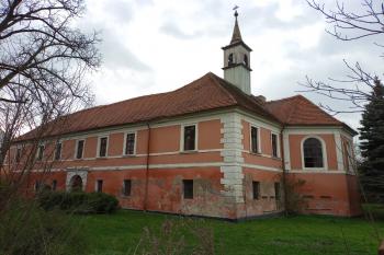 jihovýchodní průčelí (© Stanislav Drda 04/2023)
