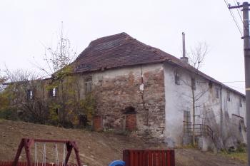 Budova bývalé rychty od silnice (© Matěj Kruntorád, 10/2010)
