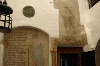 fragmenty fresek (17. stol.)  a truhlice (16. stol.) ( © Milan Caha 09/2010)