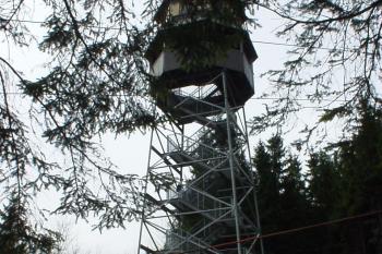 pohled na rozhlednu (© Jan Gröger, 1.5.2005)